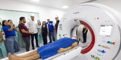 Lucas Ribeiro inaugura ginásio em Patos e acompanha avanços na saúde com novos equipamentos