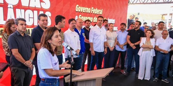 Ao lado de Lucas e de representantes do Ministério da Saúde, Pollyanna acompanha entrega de veículos da saúde e visita Centro de Hemodiálise em Pombal