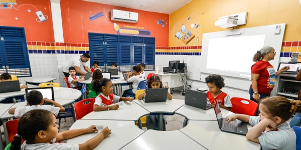 João Pessoa amplia uso de tecnologia nas escolas e fortalece o ensino digital