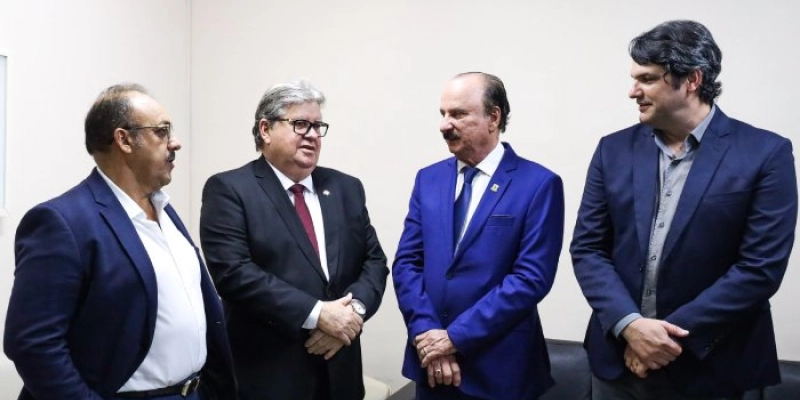 João Azevêdo é homenageado na Câmara de João Pessoa pelas ações e obras estruturantes na Capital
