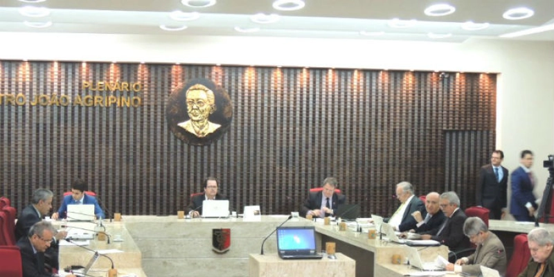 TCE acata denúncia contra prefeito e julga regulares as contas de 11 prefeituras e 10 câmaras municipais