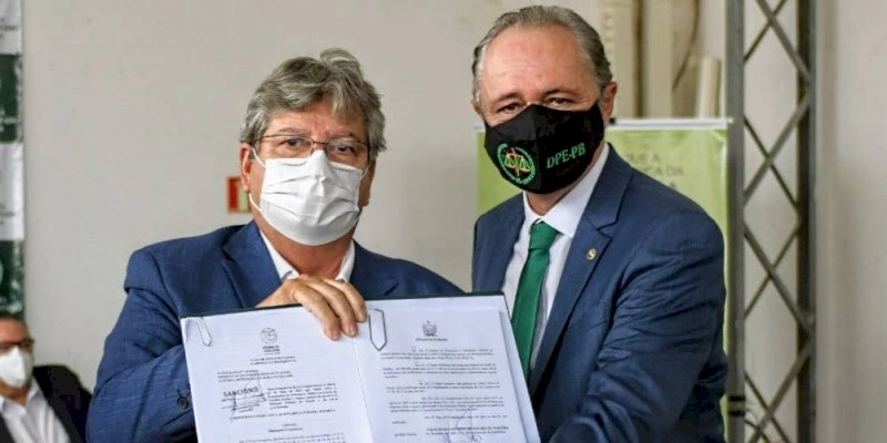 João Azevêdo sanciona lei que atualiza regência da Defensoria Pública e destaca importância da harmonia entre os Poderes