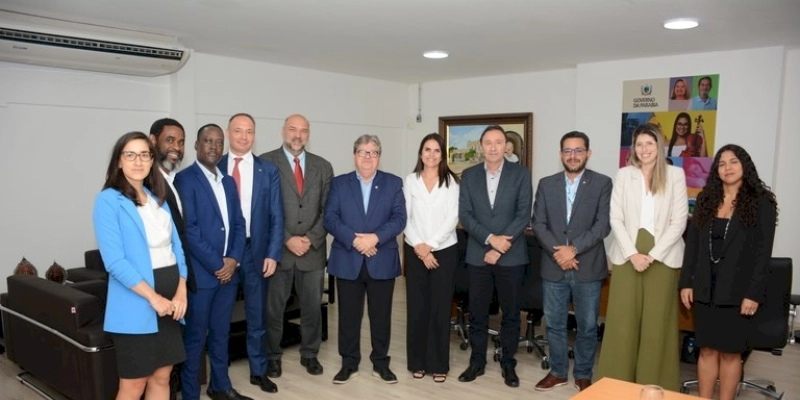 João Azevêdo recebe representantes do Brics e discute projetos de segurança hídrica para o Curimataú e Sertão