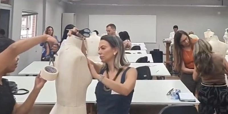 Estudante e instrutora de moda do SENAI PB participam de Workshop com um dos maiores designer e estilista do mundo