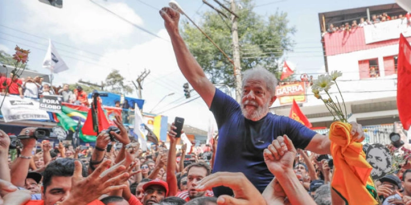 Moro marca depoimento de Lula no processo sobre sítio de Atibaia; Confira