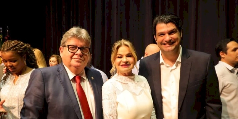 Leo Bezerra acompanha celebração inter-religiosa de ação de graças pela posse de João Azevêdo