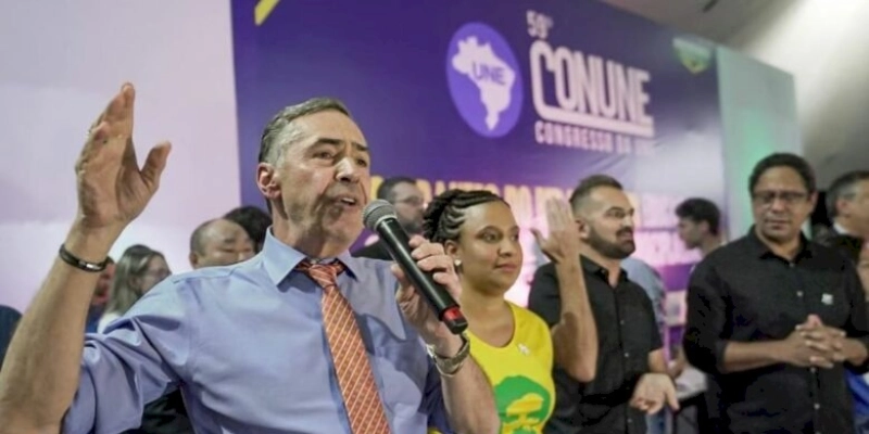 “Derrotamos o bolsonarismo”, diz Barroso durante festa com União Nacional dos Estudantes, no DF