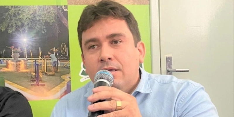 Pré-Candidato a Prefeito apresenta caderno catalogado com todas as obras em Sousa, e adverte os adversários: “Temos o que dizer”
