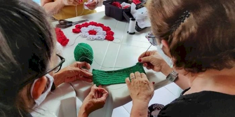 Centro de Referência Municipal da Pessoa Idosa reúne alunos para comemorar o Dia das Mães