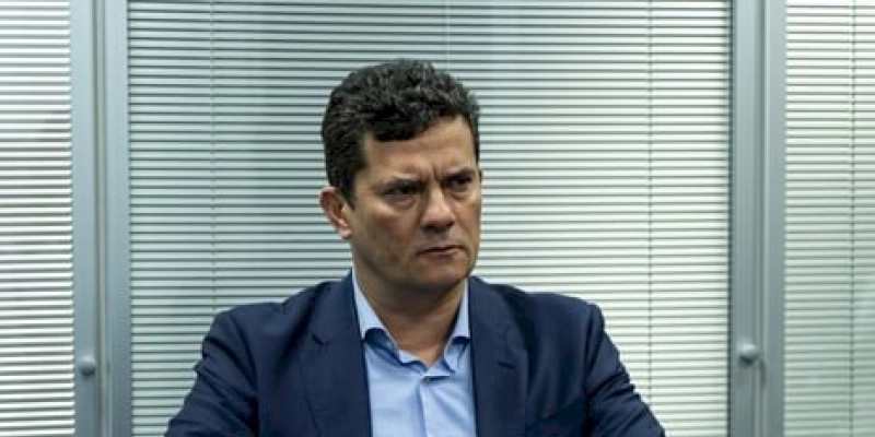 Moro é recebido em Aeroporto na Paraíba aos gritos de: “Traíra”, e “Vagabundo”
