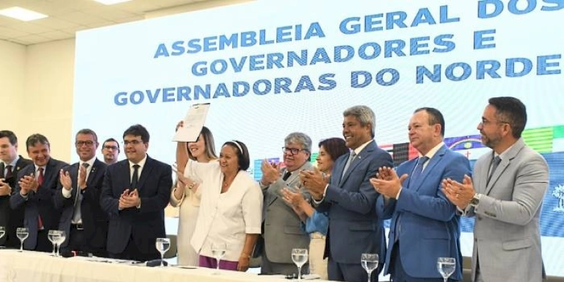 João Azevêdo passa o cargo para Fátima Bezerra em Natal e destaca compartilhamento de experiências para o êxito do Consórcio Nordeste