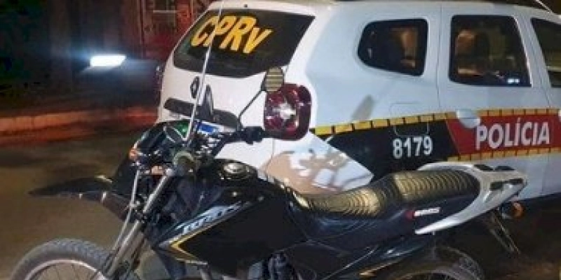 Polícia recupera veículo com restrição de roubo/furto durante rondas ostensivas 