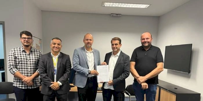 Bal Lins assina contrato de empréstimo para aquisição de 2 compactadores de lixo e substituição de toda iluminação pública
