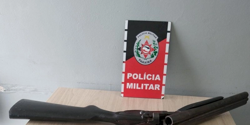 Pistola e espingarda são apreendidas pela polícia militar e proprietário é conduzido a DP 