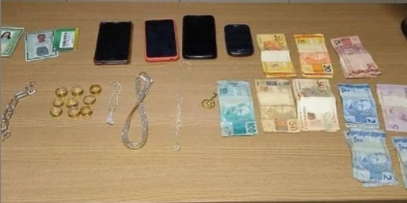 Adolescente é apreendido com produtos roubados de joalheria