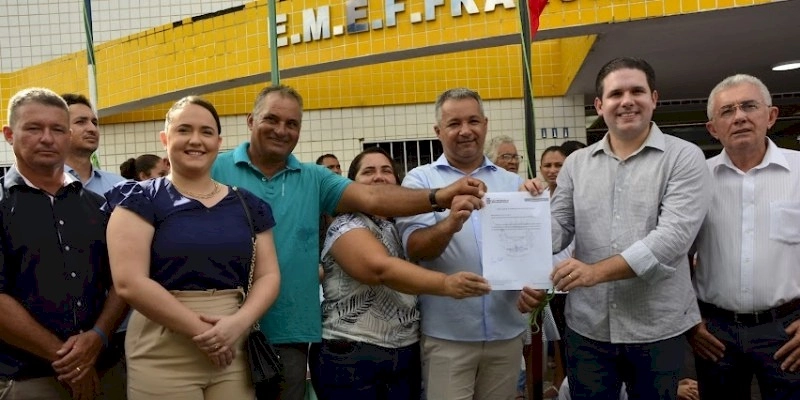 No dia do Trabalhador, Prefeito assina ordem de serviço da construção da base do SAMU, e entrega sistema de segurança em São Francisco 