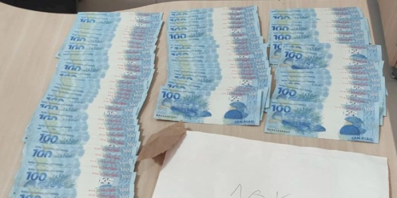 Polícia Federal prende homem com 100 cédulas falsas