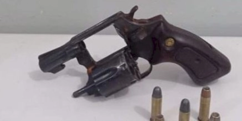 Polícia apreende arma de fogo e prende homem por porte ilegal, em flagrante 