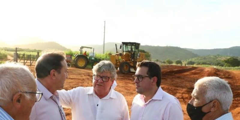 Azevêdo entrega restauração da PB-323 e inspeciona novas obras rodoviárias em Catolé do Rocha 