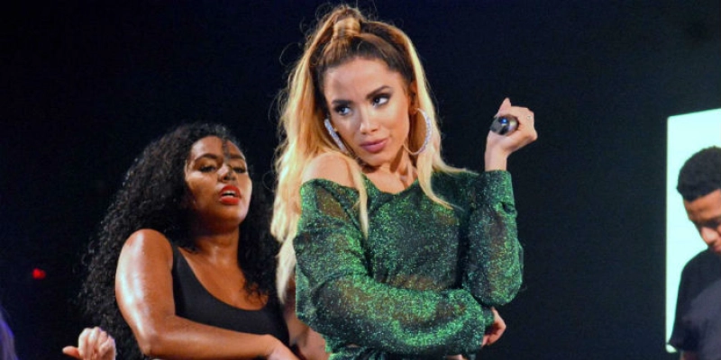 Após show, contratantes divulgam nota de repúdio contra Anitta; Veja