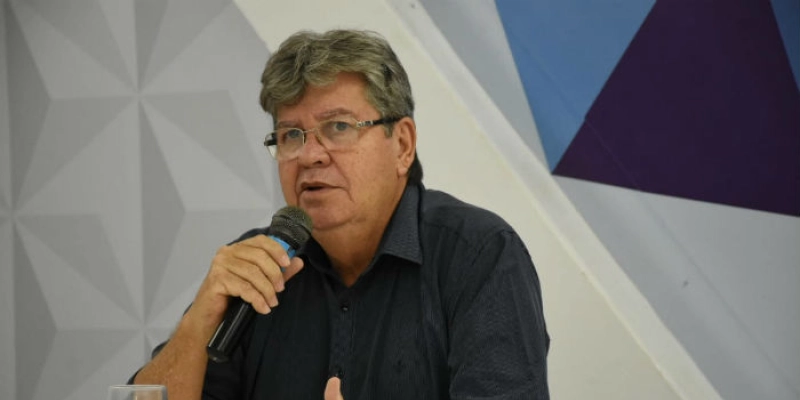 Governador anuncia construção de ginásios para Sousa e outros municípios paraibanos na primeira etapa do programa Bom de Bola