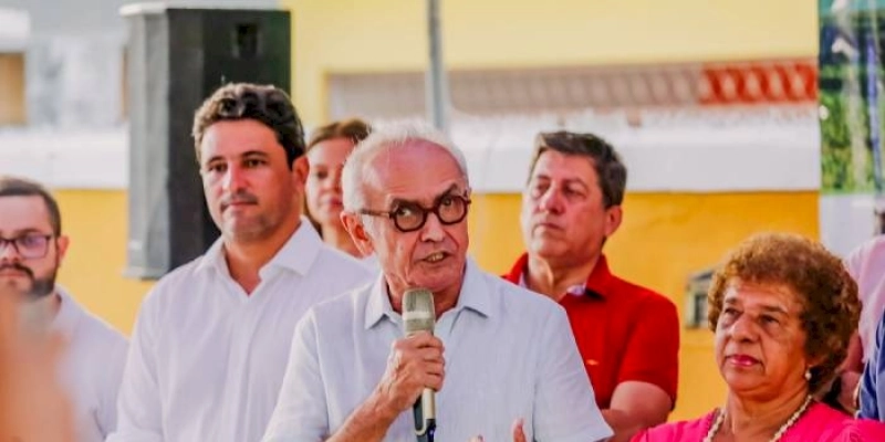 Cícero Lucena entrega ruas pavimentadas e urbanizadas no João Paulo II, em JP