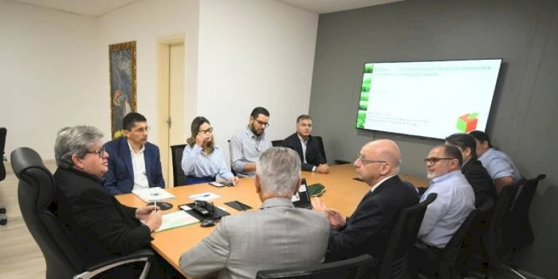 João Azevêdo discute uso de bioenergias com setor sucroalcooleiro da Paraíba