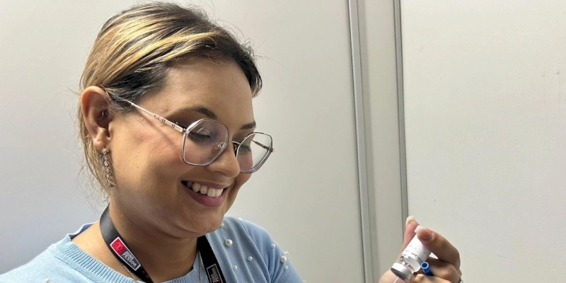 Vacinas contra dengue e influenza estão disponíveis para os grupos recomendados nesta sexta-feira 