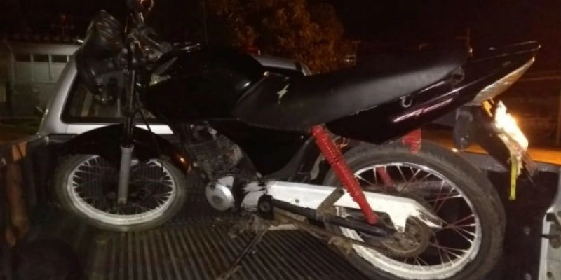 Motocicleta roubada é recuperada pela Polícia Militar após ligação anônima no Sertão