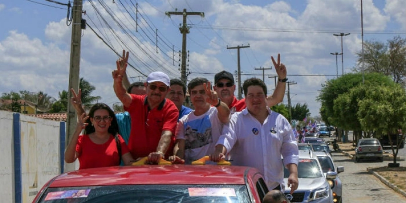 Zé Maranhão faz carreata no Cariri e grande comício em Queimadas