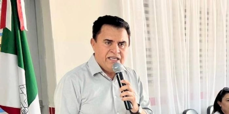 Wilson Santiago saúda nova diretora do Hospital Regional de Cajazeiras, e destaca competência para o cargo
