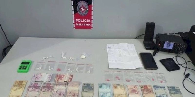 Polícia desarticula ponto de venda de drogas após suspeitos oferecerem entorpecentes pelas redes sociais 