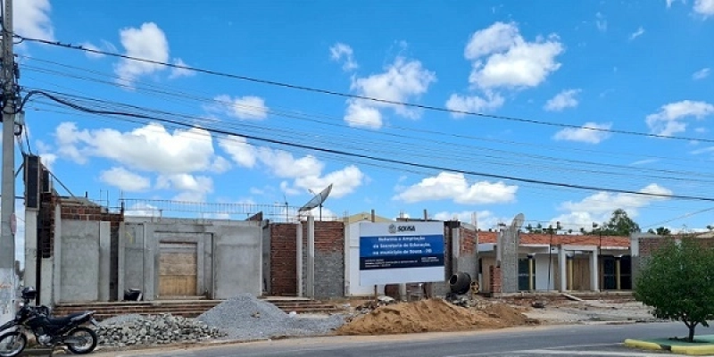 Obra de ampliação e revitalização da Secretaria de Educação de Sousa está em ritmo acelerado; investimento é de mais de R$ 1,1 mi