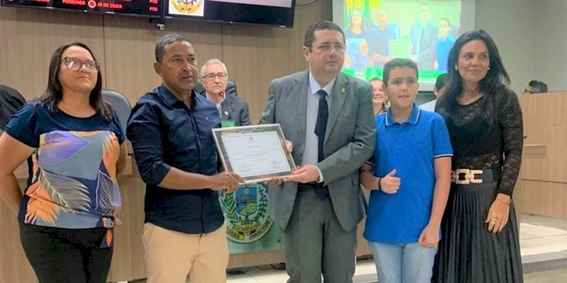 Presidente do CRA, Nildo Lima recebe Medalha Governador Antônio Mariz em Sousa  