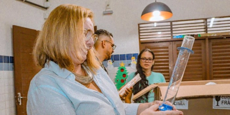 Escolas da Rede Municipal recebem kits modernos de equipamentos para laboratórios de Ciências