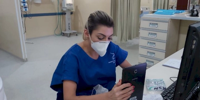 Televisita aproxima familiares e pacientes internados com Covid-19 no Hospital de Trauma