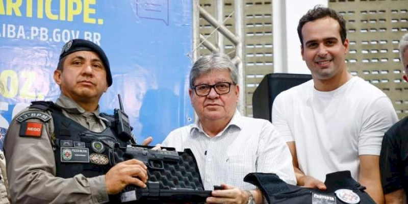 Polícia Militar recebe fardamento e equipamentos durante plenárias do Orçamento Democrático no Sertão
