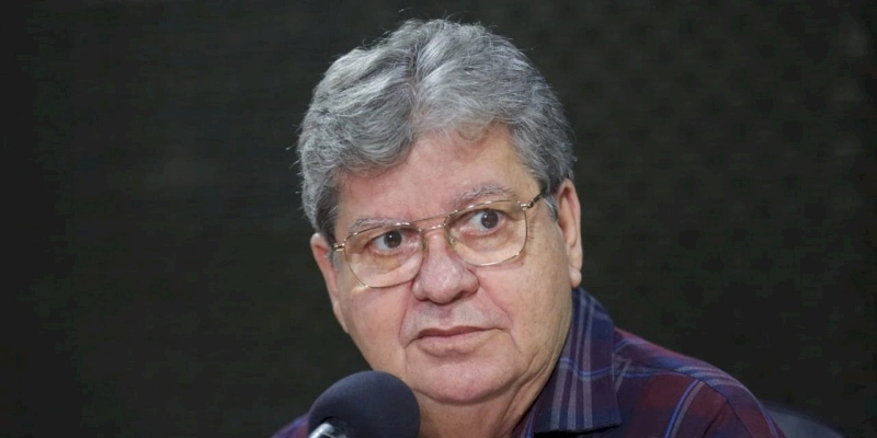 João Azevêdo anuncia implantação de 11 centros EAD para professores e alunos da rede pública