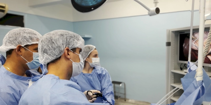 Hospital de Clínicas realiza primeira cirurgia por videolaparoscopia