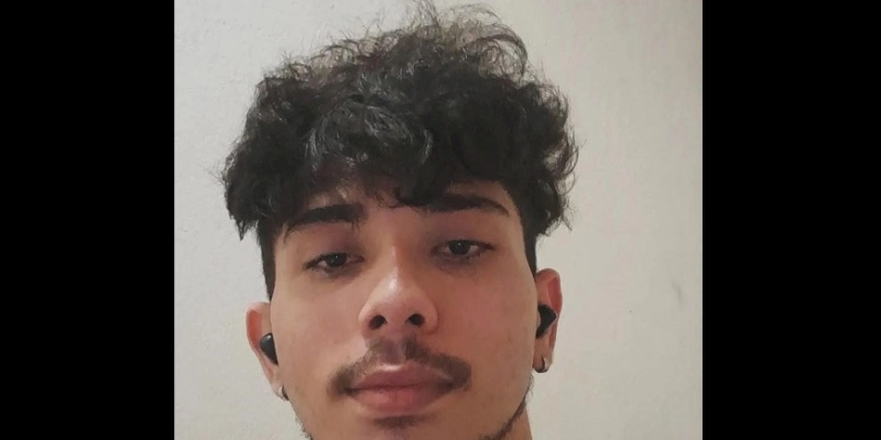Jovem morre depois de colidir com moto em parede de casa na região de Cajazeiras 