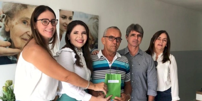 Prefeitura de Sousa realiza mais uma etapa de entrega de aparelhos auditivos aos pacientes da Otoclínica Municipal