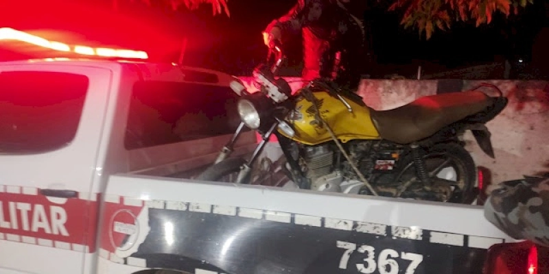Motocicleta roubada é recuperada pela PM na cidade de Cajazeiras