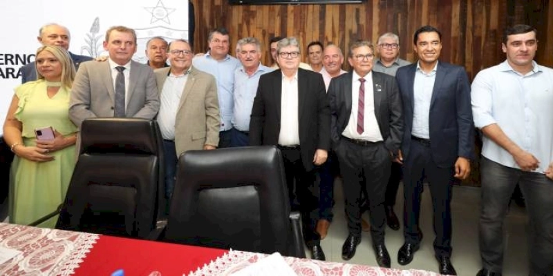 Durante eventos, João Azevedo libera R$ 105 milhões em emendas dos 36 Deputados da Paraíba 