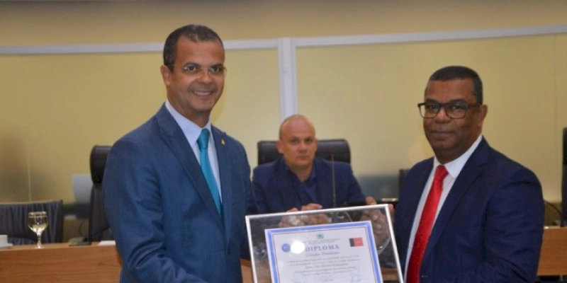 Bispo José Luiz recebe título de cidadão paraibano pelos serviços prestados ao Estado 