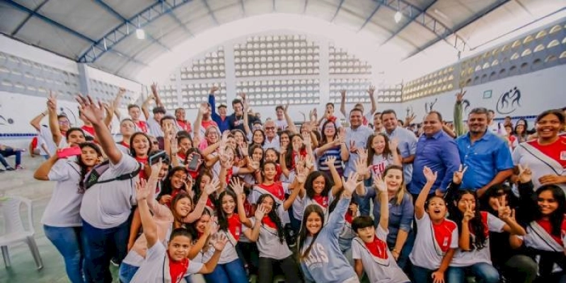 Cícero Lucena autoriza reestruturação de escola e chega a 60 ordens de serviço em unidades da Rede Municipal