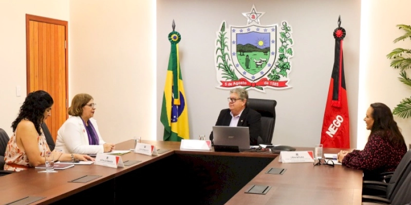 João Azevêdo recebe ministra Cida Gonçalves e trata de ampliação de políticas públicas em defesa da mulher na Paraíba