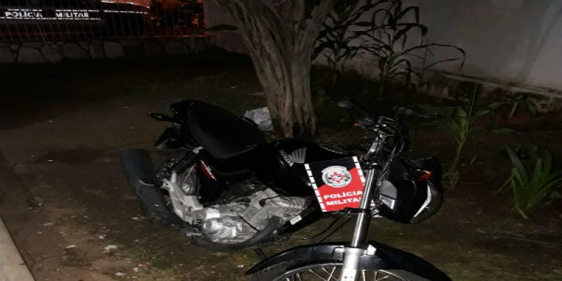 Adolescentes são apreendidos e moto furtada é recuperada pela PM em Pombal