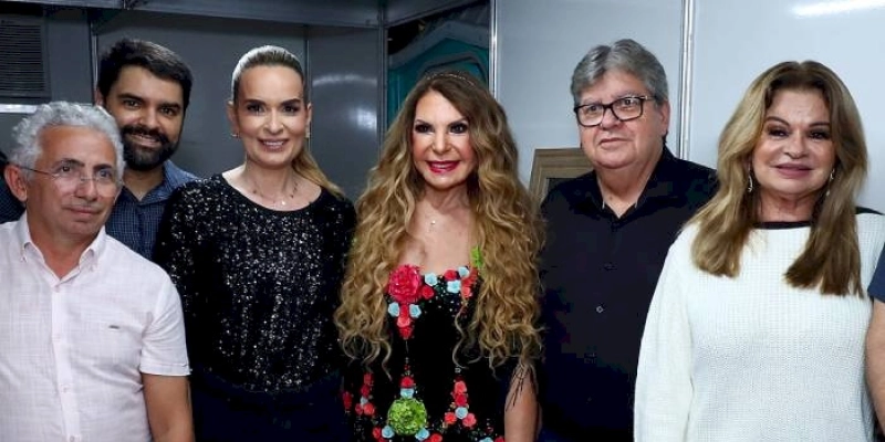 João Azevêdo prestigia abertura do São João Multicultural de João Pessoa e destaca atuação das Forças de Segurança no evento