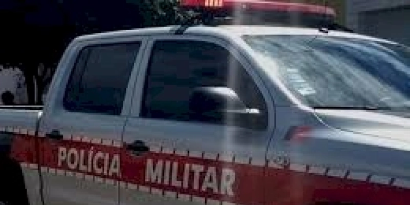 Homem é preso pela PM após agredir outro com pedrada em Posto de Combustíveis em Cachoeira dos Índios