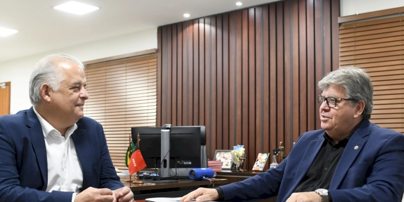 João Azevêdo destaca investimentos em obras e fortalecimento da economia em reunião com ministro Márcio França